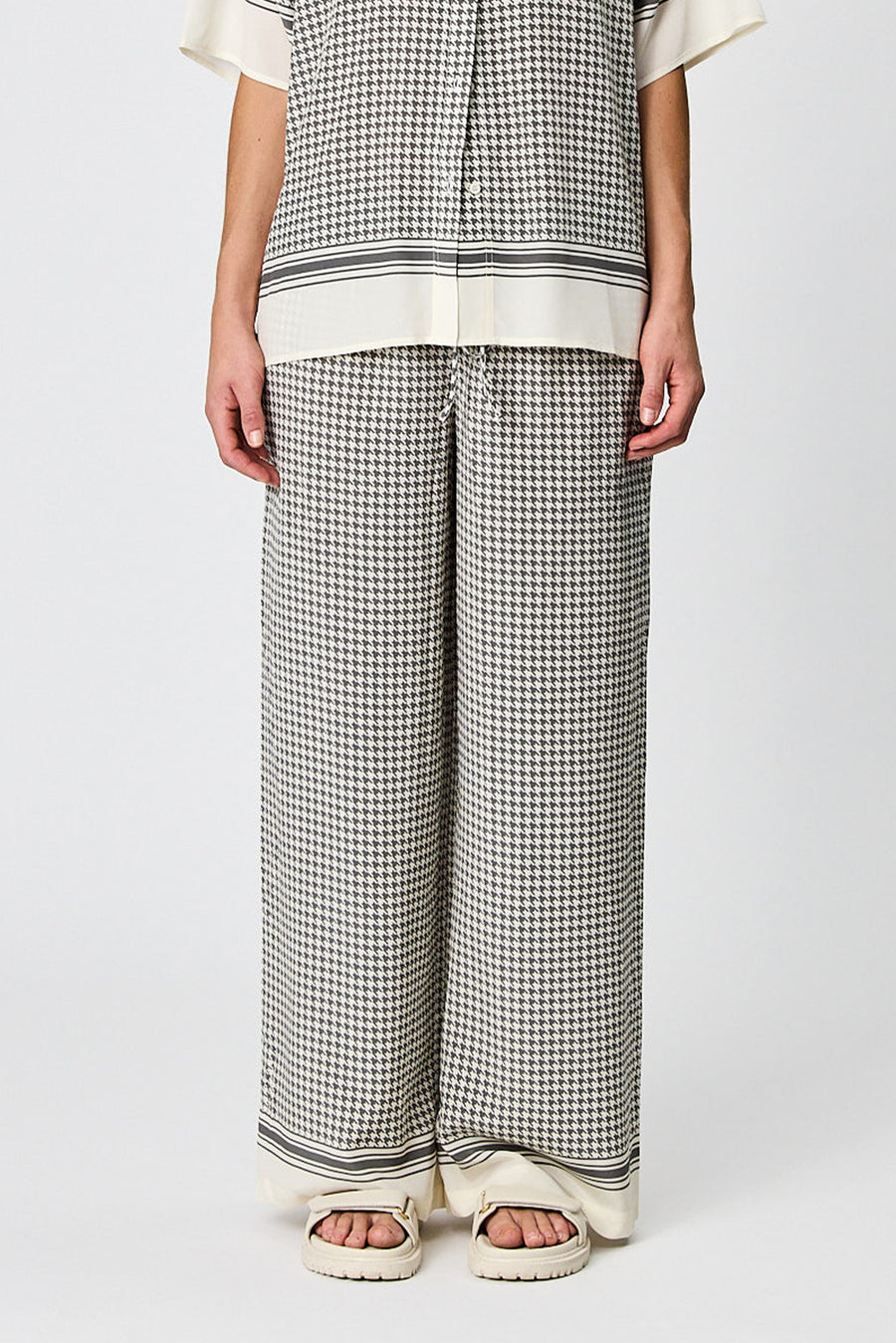 BLAKE WIDE LEG PANT - CHARCOAL HOUNDSTOOTH