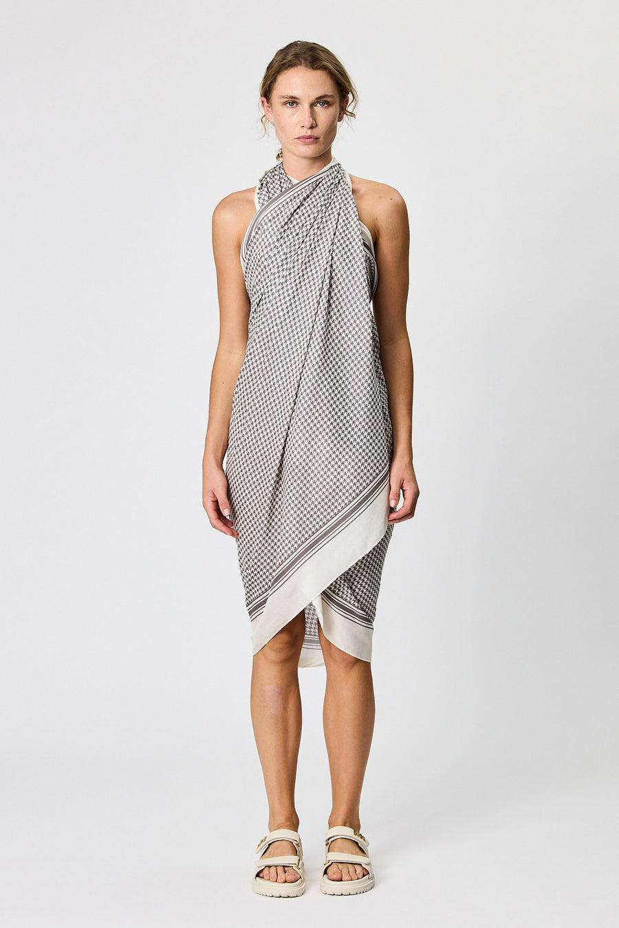 ELLIE LARGE SARONG - CHARCOAL HOUNDSTOOTH