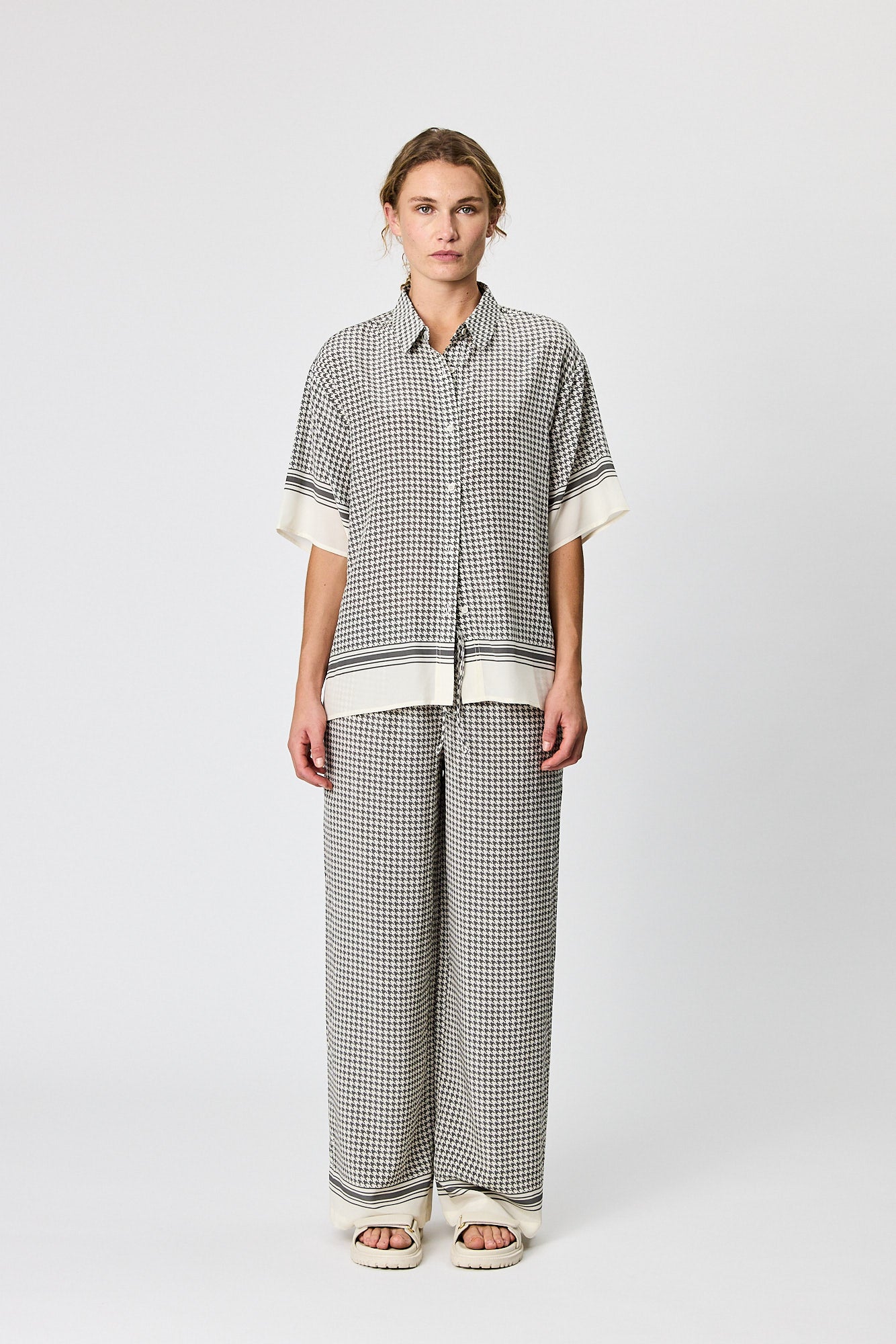 BLAKE WIDE LEG PANT - CHARCOAL HOUNDSTOOTH