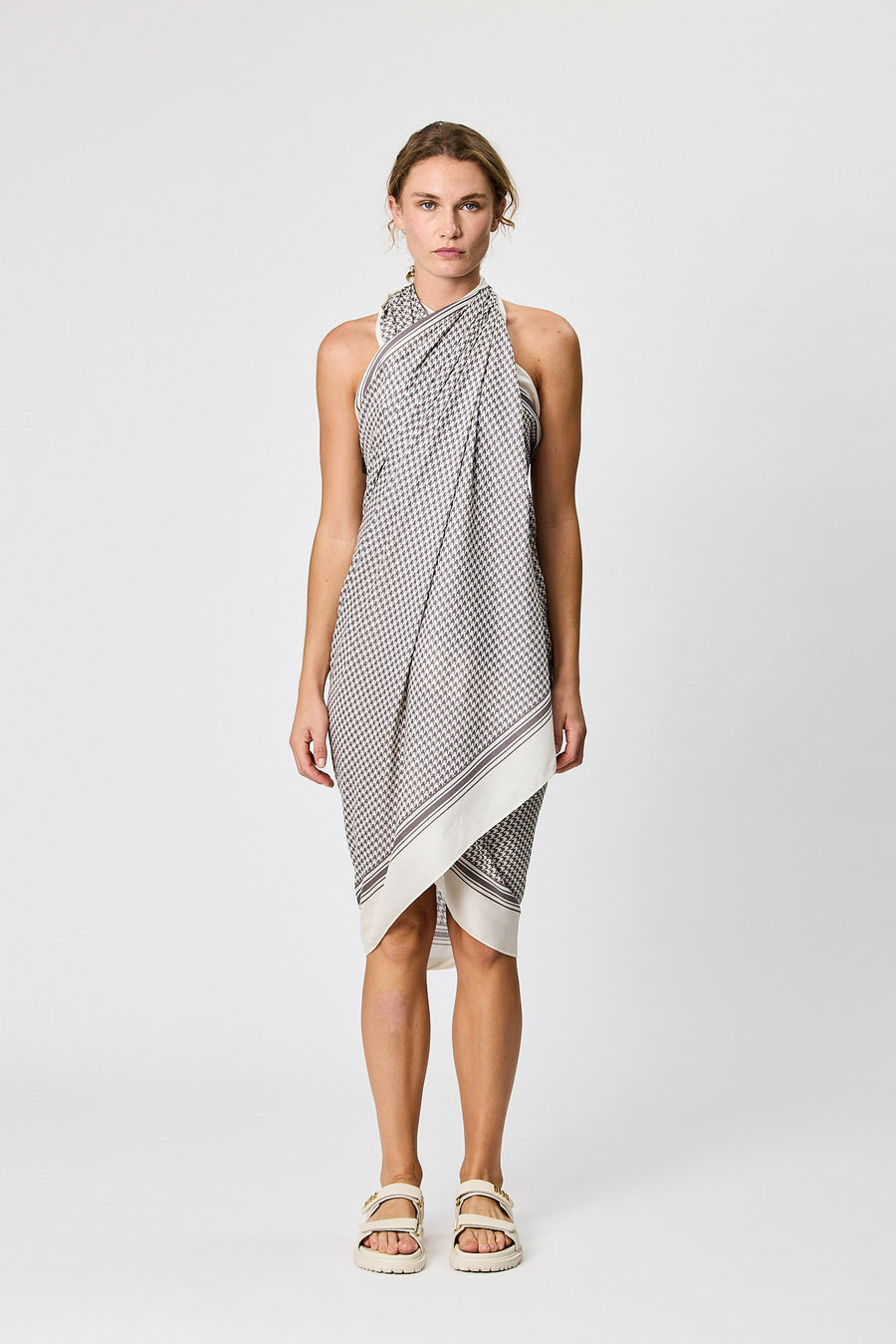 ELLIE LARGE SARONG - CHARCOAL HOUNDSTOOTH